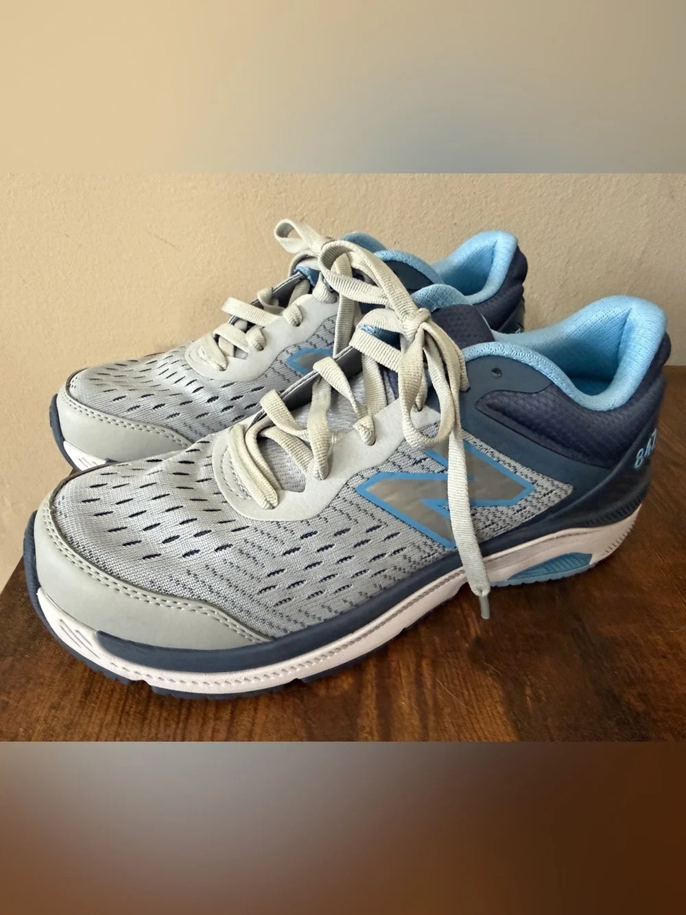 New Balance 847 Light Blue Women's Running Sneakers Size 9